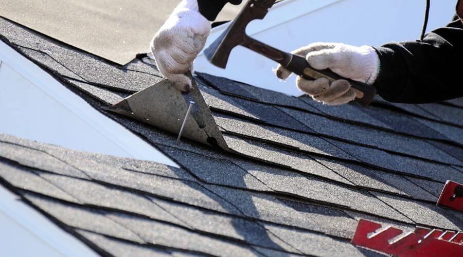 Professional gutter cleaning in Bly, OR